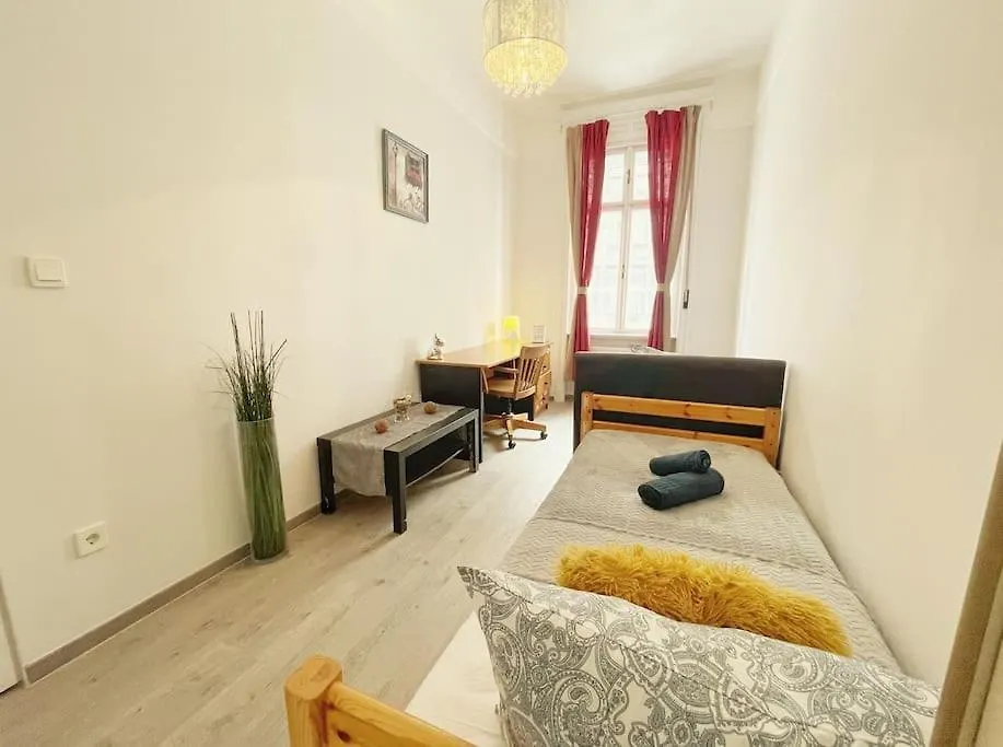 Y1 Central Station Central Flat Apartment Budapest Hungary